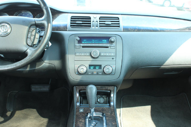Used 2007 Buick Lucerne CXS w/ Driver Confidence Package FWD image 18