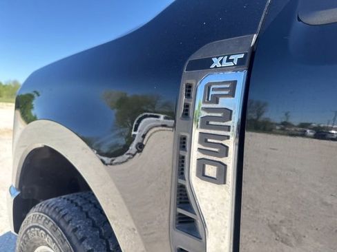Used 2025 Ford F250 XLT w/ FX4 Off-Road Package AWD/4WD image 8
