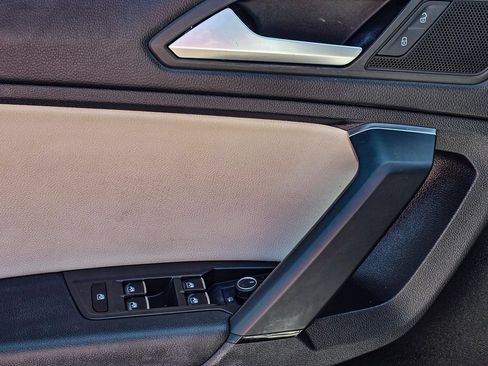 Used 2019 Volkswagen Tiguan SE AWD/4WD image 13