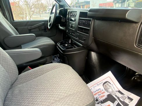 Used 2025 Chevrolet Express 2500 RWD 2500 155 w/ Communications Package image 19