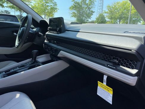 Certified 2025 Honda Accord LX image 32