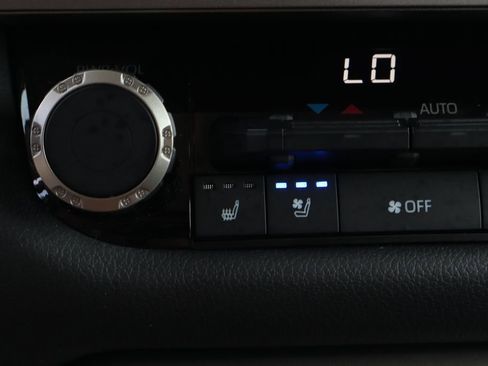 Used 2024 Toyota Tundra Limited AWD/4WD image 40