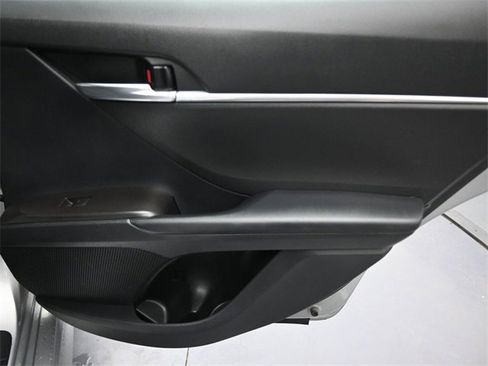 Used 2022 Toyota Camry SE image 27