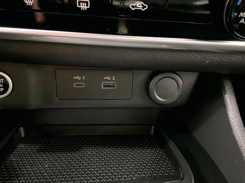 Used 2023 Nissan Rogue S AWD/4WD image 26