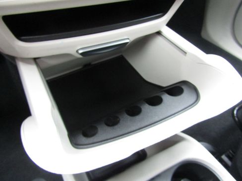 Used 2022 Chrysler Voyager LX FWD image 19