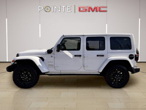 Used 2024 Jeep Wrangler Sahara image 8