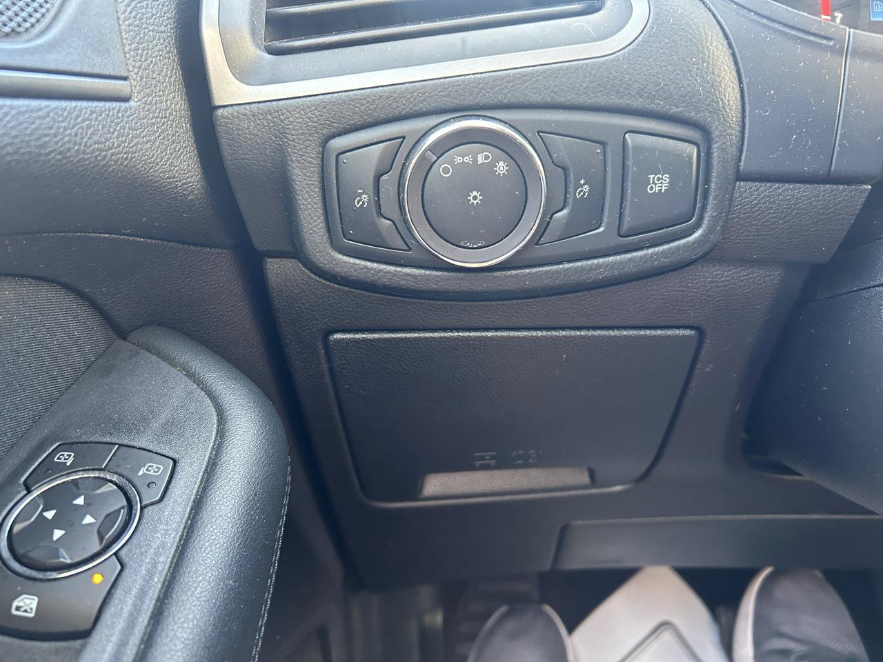 Used 2019 Ford Edge SE FWD image 26