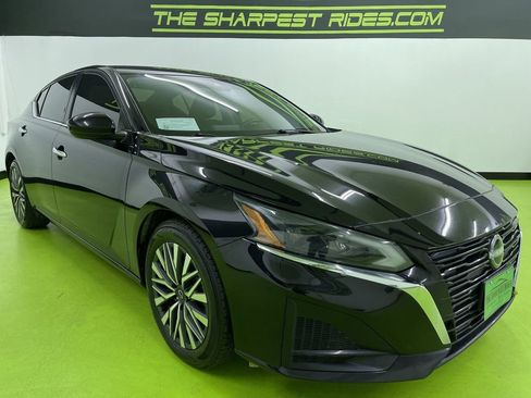 Used 2023 Nissan Altima 2.5 SV image 2