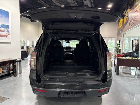 Used 2022 Chevrolet Tahoe Z71 w/ Luxury Package AWD/4WD image 40