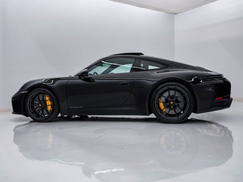 Certified 2025 Porsche 911 Carrera GTS image 2