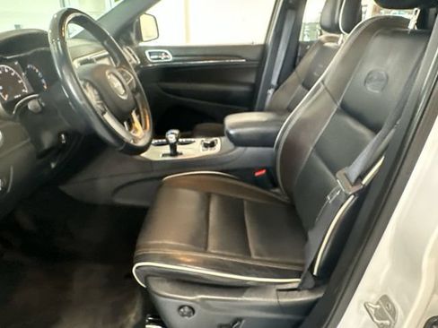 Used 2014 Jeep Grand Cherokee Overland AWD/4WD image 24