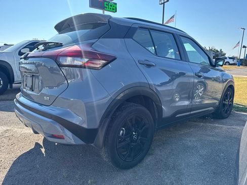 Used 2024 Nissan Kicks SR w/ SR Premium Package FWD image 3