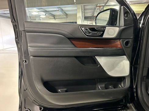 Certified 2023 Lincoln Navigator Reserve AWD/4WD image 9