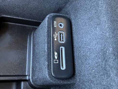 Used 2015 Chrysler 300 Limited image 14