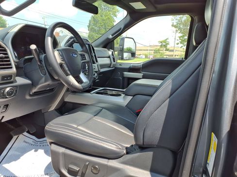 Used 2022 Ford F250 Lariat w/ Black Appearance Package AWD/4WD image 17