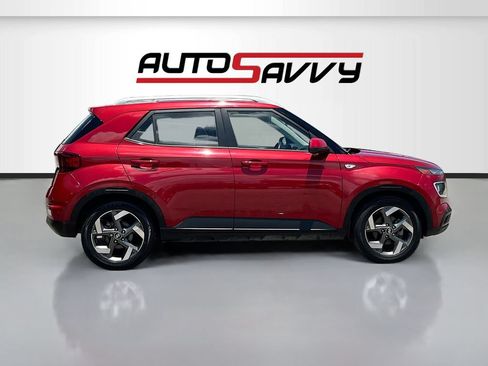 Used 2022 Hyundai Venue Limited FWD image 8