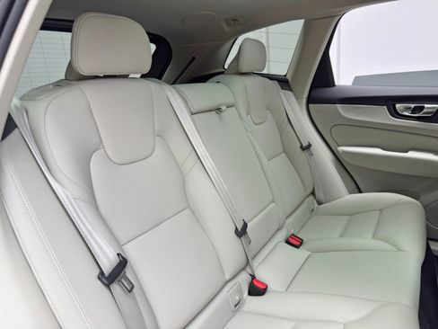 Used 2025 Volvo XC60 B5 Plus w/ Climate Package AWD/4WD image 40