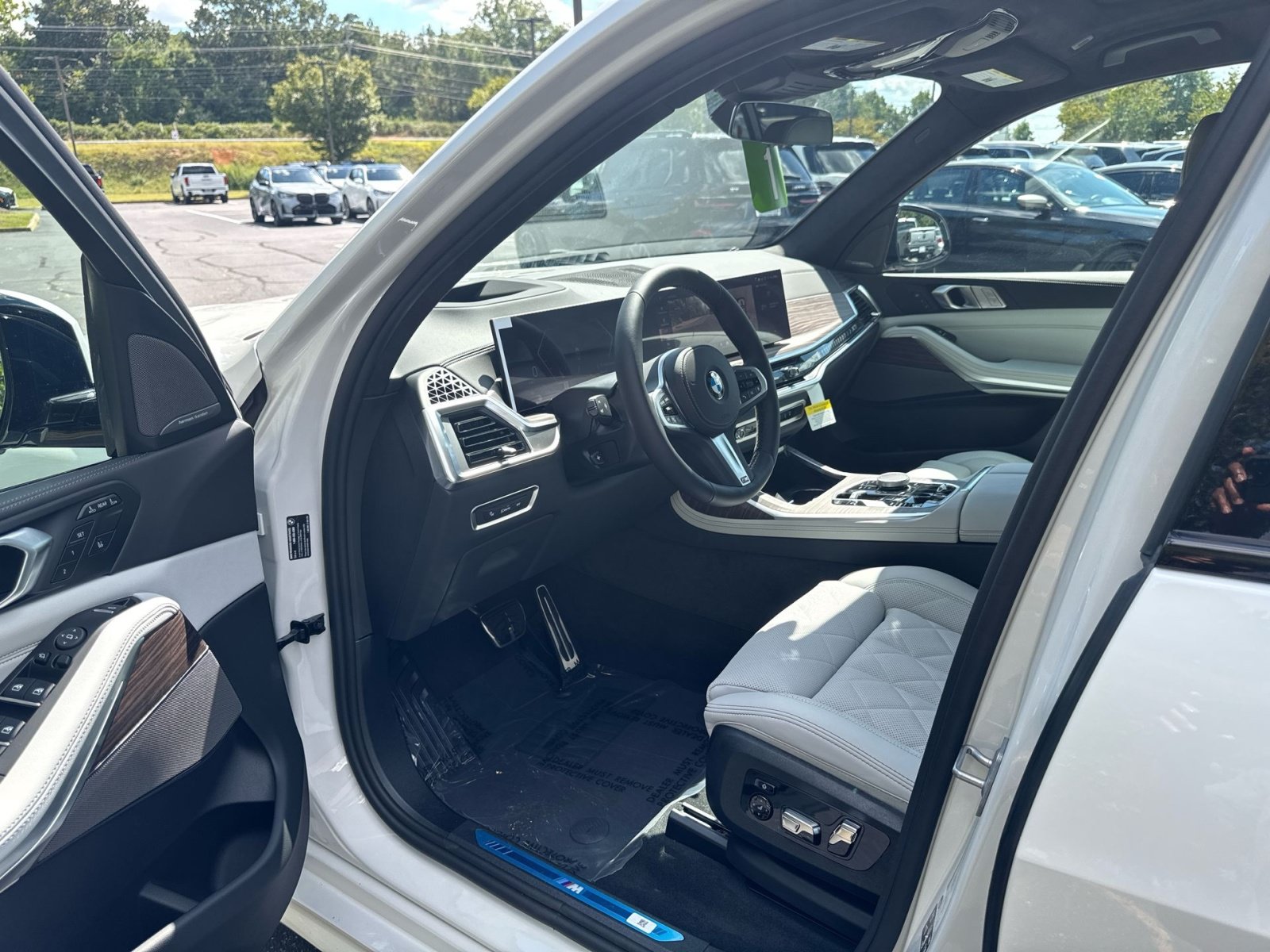 New 2027 BMW X7 xDrive40i w/ M Sport Package AWD/4WD image 11