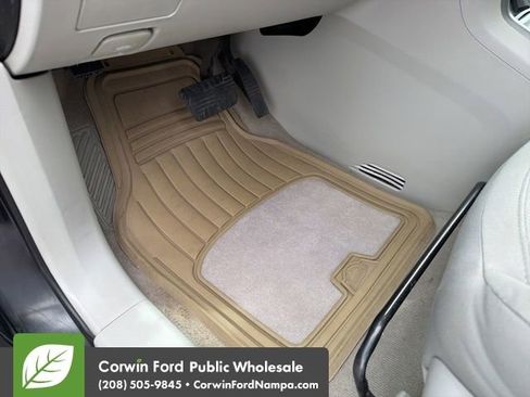 Used 2008 Saturn Vue XE image 25