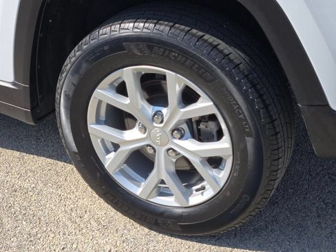 Used 2023 Jeep Grand Cherokee Limited AWD/4WD image 15