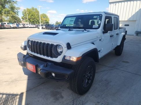 New 2025 Jeep Gladiator Sport image 13