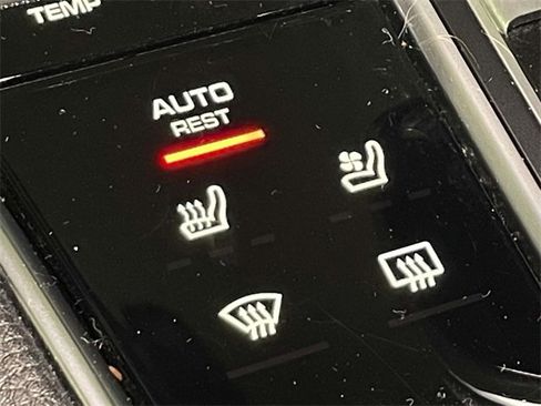 Used 2023 Porsche Panamera 4 Platinum Edition image 35