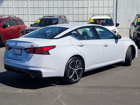 Certified 2023 Nissan Altima 2.5 SR FWD image 3
