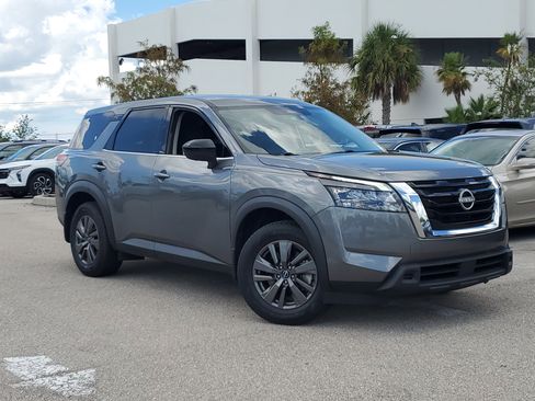 Used 2024 Nissan Pathfinder S image 34