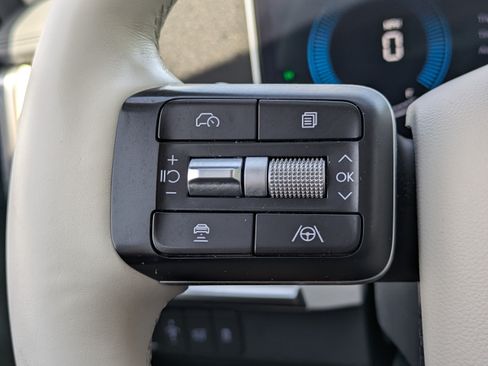 Used 2024 Hyundai Santa Fe SEL FWD image 25