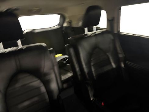 Used 2022 Toyota Highlander XLE image 18