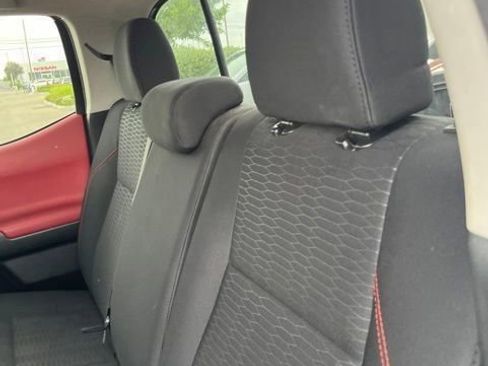 Used 2017 Toyota Tacoma SR5 RWD image 9
