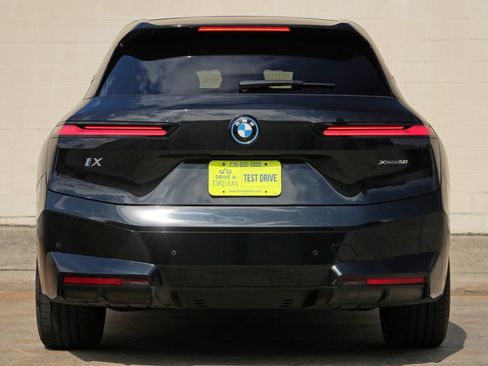 Used 2022 BMW iX xDrive50 w/ Sport Package AWD/4WD image 10
