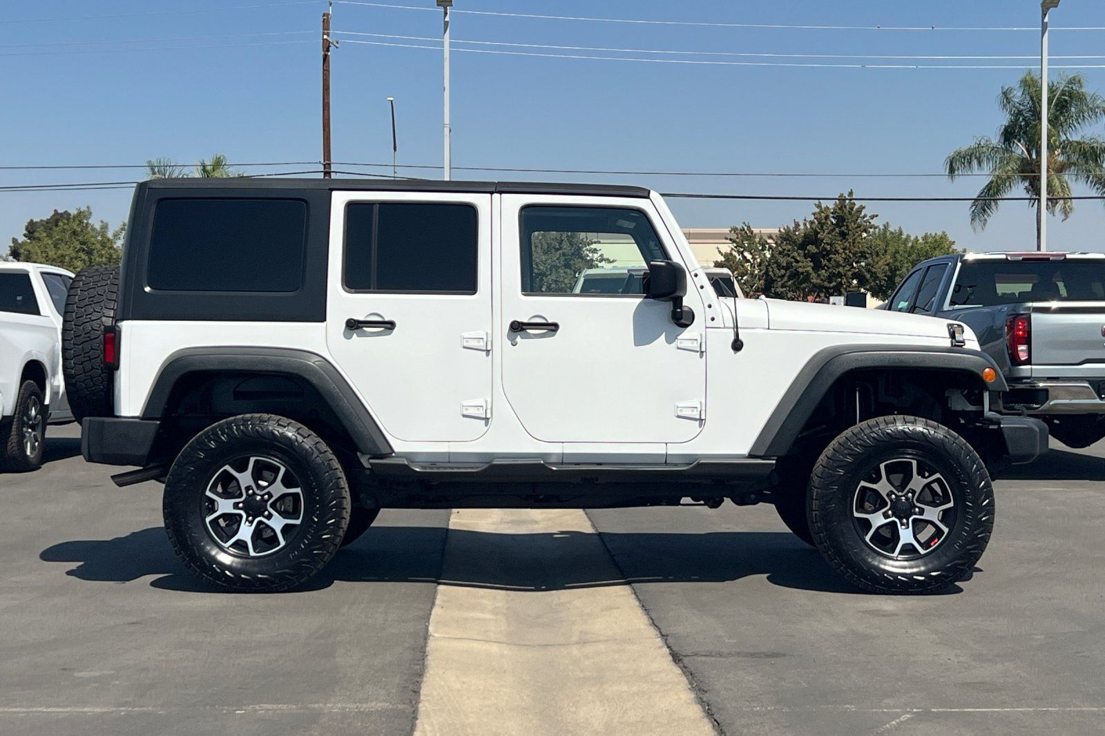 Used 2018 Jeep Wrangler Unlimited Sport S AWD/4WD image 3