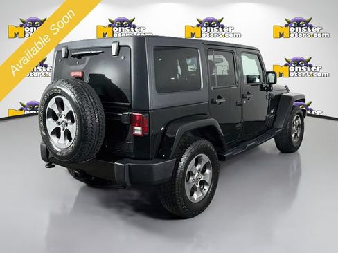 Used 2018 Jeep Wrangler Unlimited Sahara w/ Connectivity Group AWD/4WD image 5