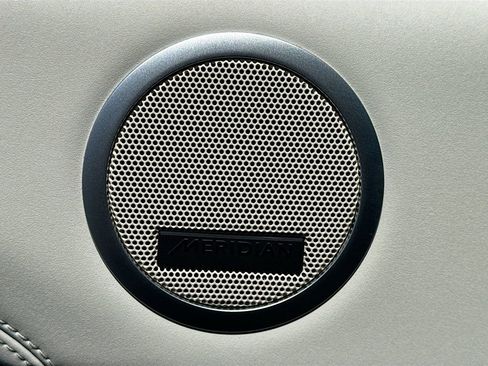 Used 2025 Land Rover Discovery S image 20