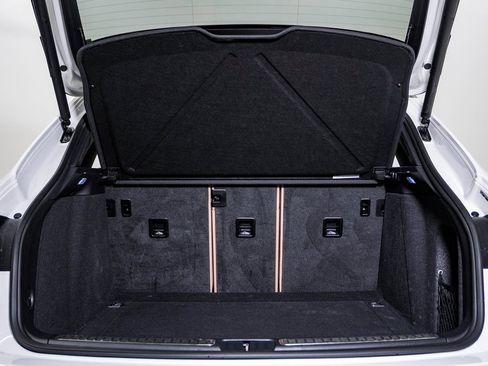 Certified 2025 Porsche Macan image 28