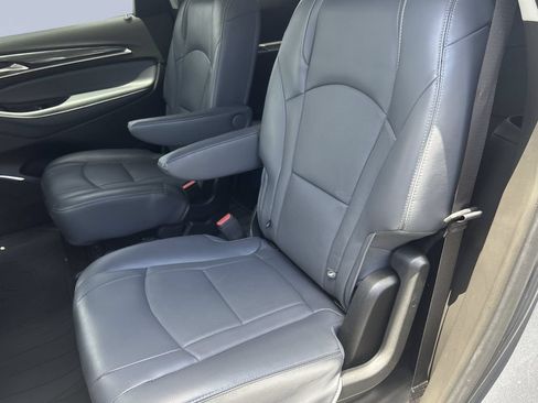 Used 2018 Buick Enclave Premium w/ Experience Buick Package FWD image 19