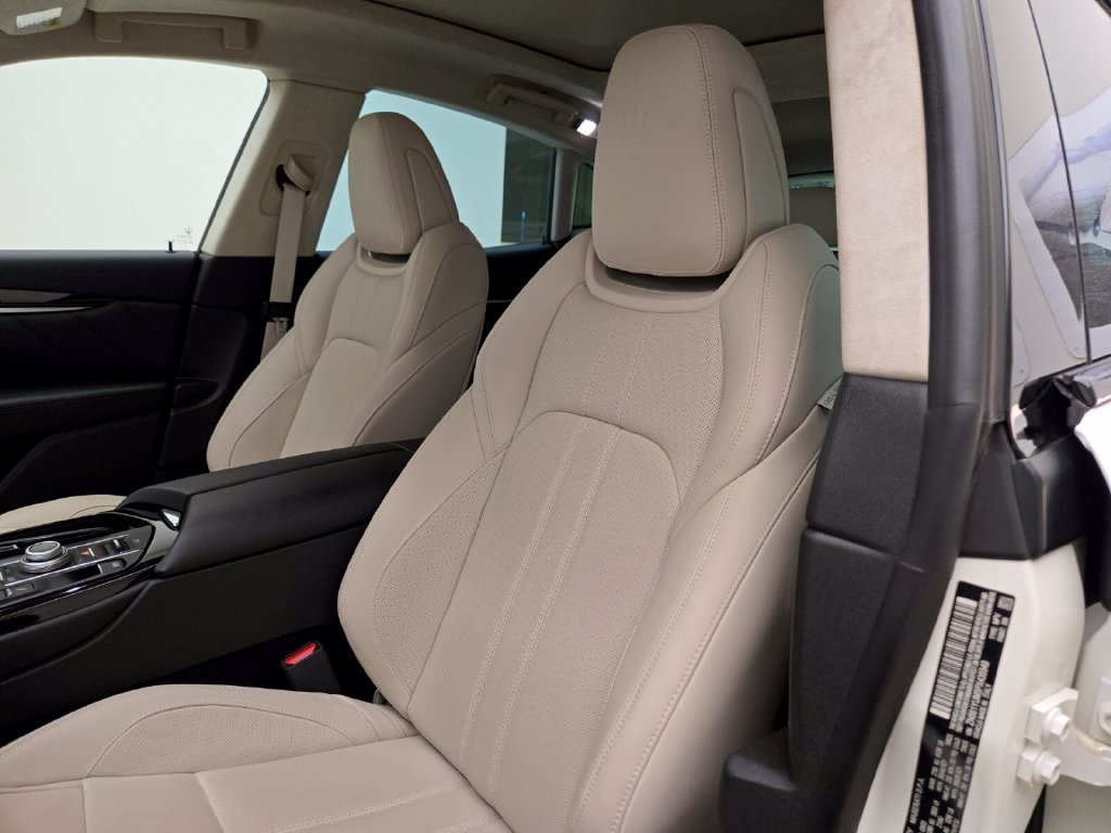Certified 2023 Maserati Levante Modena AWD/4WD image 33