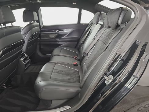 Used 2022 BMW 750i xDrive w/ Executive Package AWD/4WD image 17