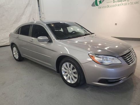 Used 2013 Chrysler 200 Touring FWD image 9