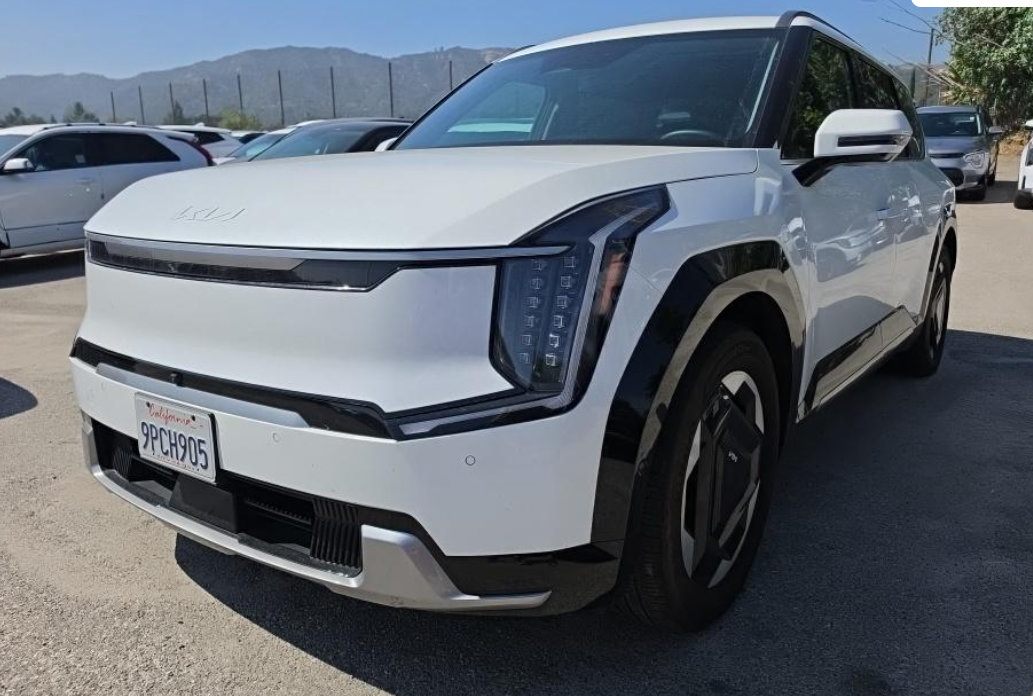 Used 2024 Kia EV9 Land AWD/4WD image 1