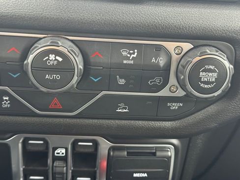 Certified 2026 Jeep Gladiator Overland AWD/4WD image 32