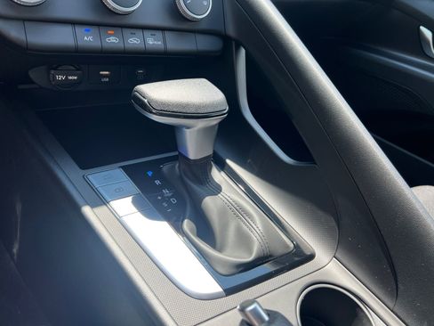 Used 2025 Hyundai Elantra SE image 26