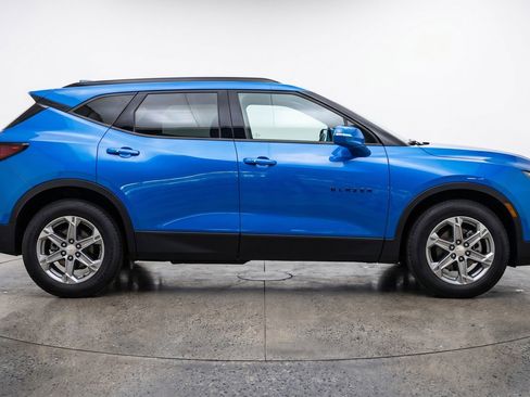 Used 2025 Chevrolet Blazer LT FWD image 11