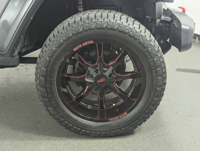 Used 2020 Jeep Gladiator Rubicon w/ Dual Top Group AWD/4WD image 13