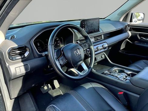 Used 2024 Honda Pilot Touring image 14
