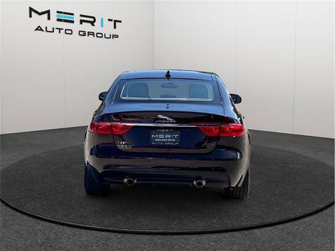 Used 2018 Jaguar XF Premium image 8