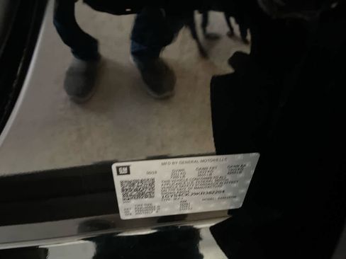 Used 2019 Cadillac Escalade Premium Luxury w/ Escalade Sport Edition image 29