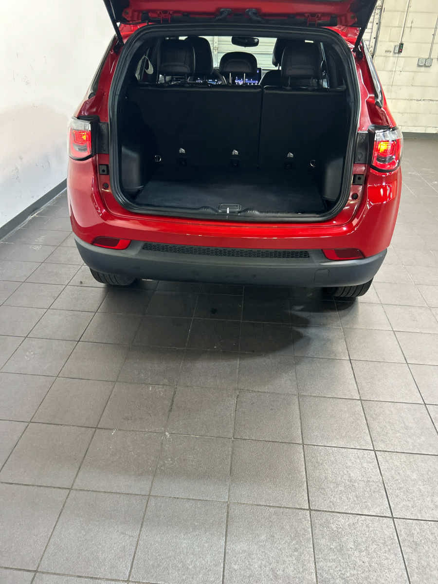 Used 2023 Jeep Compass Latitude AWD/4WD image 10