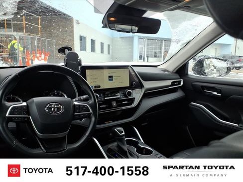 Used 2023 Toyota Highlander XLE image 12